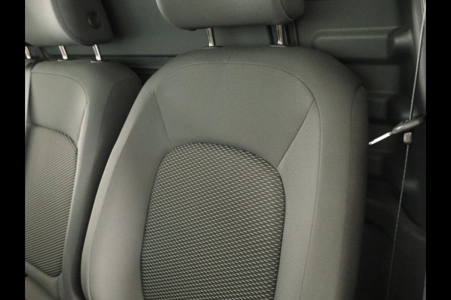 Volkswagen ID. Buzz Cargo 77 kWh 204 pk | Navigatie via App | SOH 97% | Trekhaak (wegklapbaar) | Partkeersensoren | Achteruitrijcamera | Stoelverwarming |