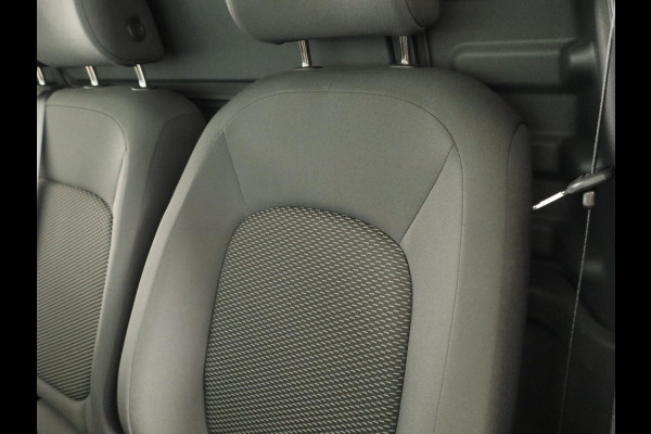 Volkswagen ID. Buzz Cargo 77 kWh 204 pk | Navigatie via App | SOH 97% | Trekhaak (wegklapbaar) | Partkeersensoren | Achteruitrijcamera | Stoelverwarming |