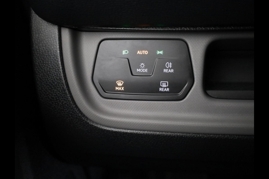 Volkswagen ID. Buzz Cargo 77 kWh 204 pk | Navigatie via App | SOH 97% | Trekhaak (wegklapbaar) | Partkeersensoren | Achteruitrijcamera | Stoelverwarming |