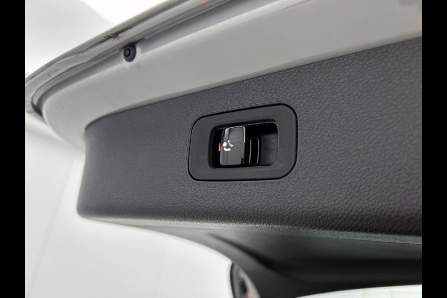 Mercedes-Benz E-Klasse Estate 300 e AMG Plug-In Hybride | AMG Line | Night Pakket | Trekhaak | MBUX Superscreen | Panoramadak | 20 Inch AMG velgen | Inclusief 24 maanden MB Certified garantie voor Europa.