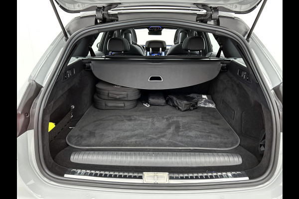 Mercedes-Benz E-Klasse Estate 300 e AMG Plug-In Hybride | AMG Line | Night Pakket | Trekhaak | MBUX Superscreen | Panoramadak | 20 Inch AMG velgen | Inclusief 24 maanden MB Certified garantie voor Europa.