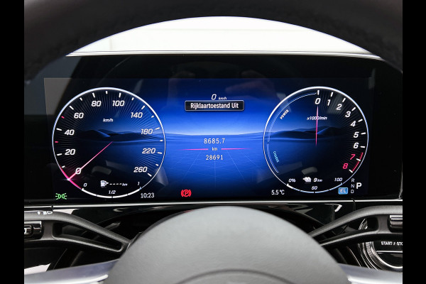 Mercedes-Benz E-Klasse Estate 300 e AMG Plug-In Hybride | AMG Line | Night Pakket | Trekhaak | MBUX Superscreen | Panoramadak | 20 Inch AMG velgen | Inclusief 24 maanden MB Certified garantie voor Europa.
