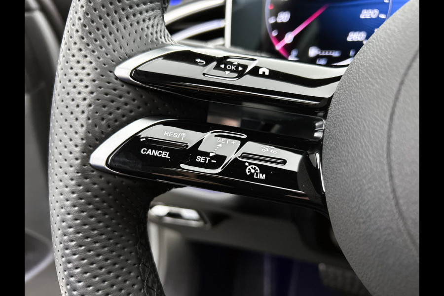 Mercedes-Benz E-Klasse Estate 300 e AMG Plug-In Hybride | AMG Line | Night Pakket | Trekhaak | MBUX Superscreen | Panoramadak | 20 Inch AMG velgen | Inclusief 24 maanden MB Certified garantie voor Europa.