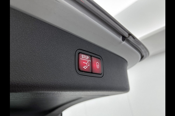 Mercedes-Benz E-Klasse Estate 300 e AMG Plug-In Hybride | AMG Line | Night Pakket | Trekhaak | MBUX Superscreen | Panoramadak | 20 Inch AMG velgen | Inclusief 24 maanden MB Certified garantie voor Europa.