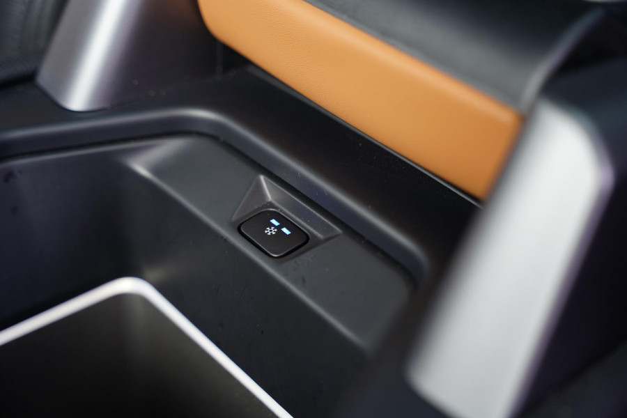 Land Rover Defender 110 P400 E X-Dynamic HSE VERKOCHT