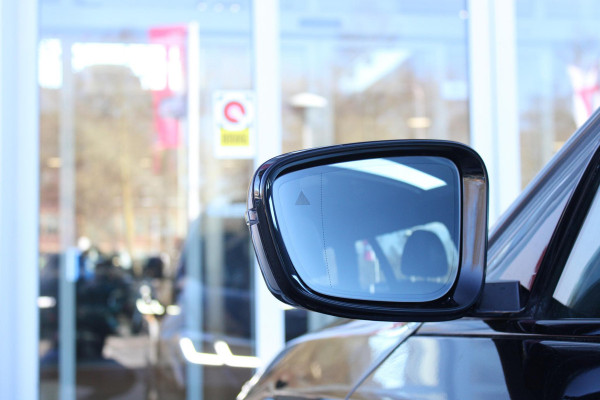 BMW 5 Serie Touring 530e 292PK xDrive M-SPORT BUSINESS EDITION PLUS | PANORAMA SCHUIF/KANTEL DAK | HARMAN KARDON AUDIO SYSTEM | LEDEREN BEKLEDING DAKOTA SCHWARZ | COMFORT ACCESS | HEAD UP DISPLAY | ZONNESCHERM ZIJRUITEN | ADAPTIEVE LED KOPLAMPEN | DRIVING ASSISTANT PROFESSIONAL MET O.A. ADAPTIVE CRUISE CONTROL EN DODEHOEK DETECTIE | ACHTERUITRIJ CAMERA | PARKEERSENSOREN VOOR + ACHTER | DRAADLOZE APPLE CARPLAY/ANDROID AUTO | NAVIGATIE | SFEER VERLICHTING | DRAADLOZE TELEFOONLADER | ELEKTRISCH BEDIENBARE VOORSTOELEN |