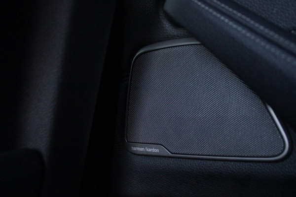 BMW 5 Serie Touring 530e 292PK xDrive M-SPORT BUSINESS EDITION PLUS | PANORAMA SCHUIF/KANTEL DAK | HARMAN KARDON AUDIO SYSTEM | LEDEREN BEKLEDING DAKOTA SCHWARZ | COMFORT ACCESS | HEAD UP DISPLAY | ZONNESCHERM ZIJRUITEN | ADAPTIEVE LED KOPLAMPEN | DRIVING ASSISTANT PROFESSIONAL MET O.A. ADAPTIVE CRUISE CONTROL EN DODEHOEK DETECTIE | ACHTERUITRIJ CAMERA | PARKEERSENSOREN VOOR + ACHTER | DRAADLOZE APPLE CARPLAY/ANDROID AUTO | NAVIGATIE | SFEER VERLICHTING | DRAADLOZE TELEFOONLADER | ELEKTRISCH BEDIENBARE VOORSTOELEN |