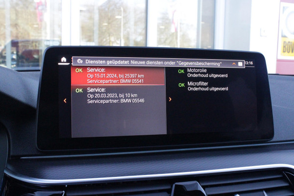 BMW 5 Serie Touring 530e 292PK xDrive M-SPORT BUSINESS EDITION PLUS | PANORAMA SCHUIF/KANTEL DAK | HARMAN KARDON AUDIO SYSTEM | LEDEREN BEKLEDING DAKOTA SCHWARZ | COMFORT ACCESS | HEAD UP DISPLAY | ZONNESCHERM ZIJRUITEN | ADAPTIEVE LED KOPLAMPEN | DRIVING ASSISTANT PROFESSIONAL MET O.A. ADAPTIVE CRUISE CONTROL EN DODEHOEK DETECTIE | ACHTERUITRIJ CAMERA | PARKEERSENSOREN VOOR + ACHTER | DRAADLOZE APPLE CARPLAY/ANDROID AUTO | NAVIGATIE | SFEER VERLICHTING | DRAADLOZE TELEFOONLADER | ELEKTRISCH BEDIENBARE VOORSTOELEN |