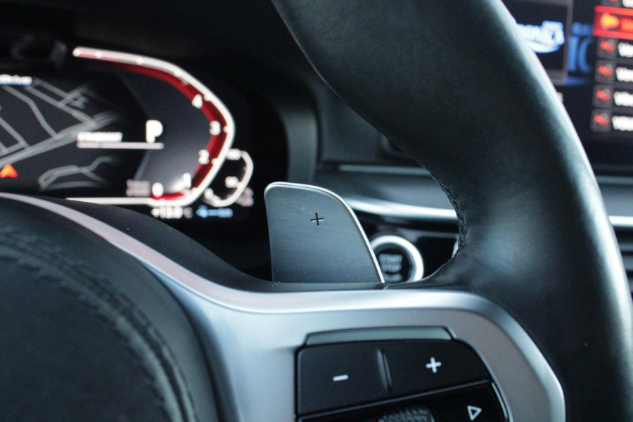 BMW 5 Serie Touring 530e 292PK xDrive M-SPORT BUSINESS EDITION PLUS | PANORAMA SCHUIF/KANTEL DAK | HARMAN KARDON AUDIO SYSTEM | LEDEREN BEKLEDING DAKOTA SCHWARZ | COMFORT ACCESS | HEAD UP DISPLAY | ZONNESCHERM ZIJRUITEN | ADAPTIEVE LED KOPLAMPEN | DRIVING ASSISTANT PROFESSIONAL MET O.A. ADAPTIVE CRUISE CONTROL EN DODEHOEK DETECTIE | ACHTERUITRIJ CAMERA | PARKEERSENSOREN VOOR + ACHTER | DRAADLOZE APPLE CARPLAY/ANDROID AUTO | NAVIGATIE | SFEER VERLICHTING | DRAADLOZE TELEFOONLADER | ELEKTRISCH BEDIENBARE VOORSTOELEN |