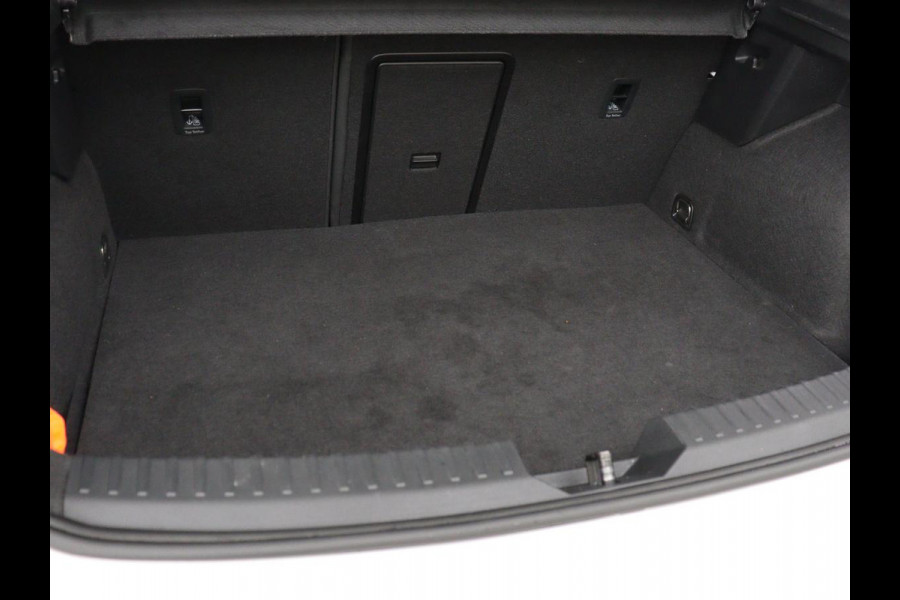 CUPRA Leon 1.4 eHybrid | SOH 90% | Carplay | Stoelverwarming | Adaptive cruise | Memory | Camera | Sfeerverlichting | Keyless | Sportstoelen | Navigatie | Full LED | Parkeerhulp | PHEV | Plug In