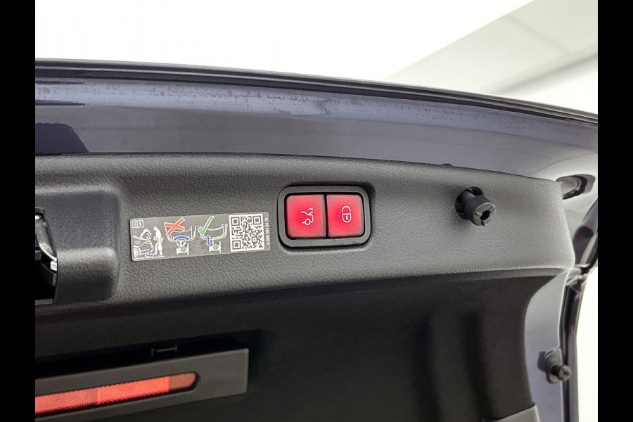 Mercedes-Benz C-Klasse 200 AMG Line Inclusief 24 maanden MB Certified garantie voor Europa.