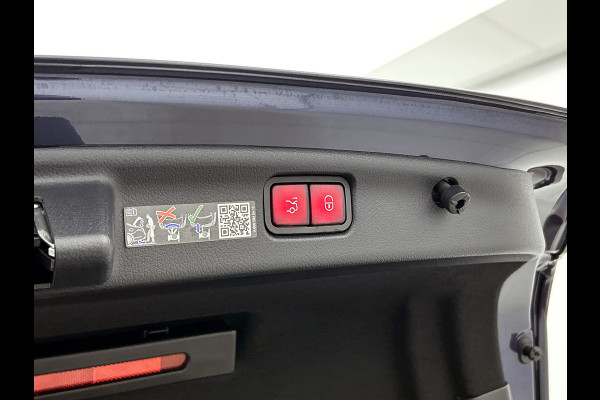 Mercedes-Benz C-Klasse 200 AMG Line Inclusief 24 maanden MB Certified garantie voor Europa.