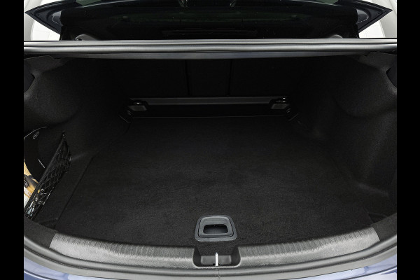 Mercedes-Benz C-Klasse 200 AMG Line Inclusief 24 maanden MB Certified garantie voor Europa.