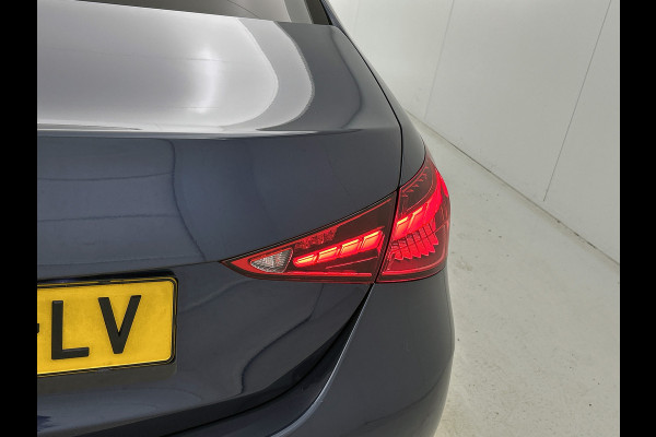 Mercedes-Benz C-Klasse 200 AMG Line Inclusief 24 maanden MB Certified garantie voor Europa.