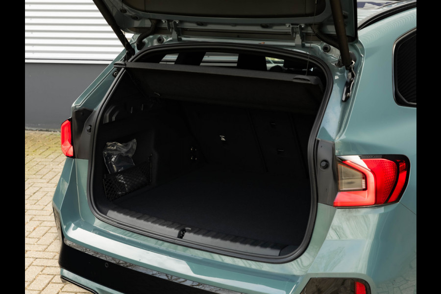 BMW X1 sDrive18i M-Sport Pro - Pano - Massage Zetel - Trekhaak - ACC