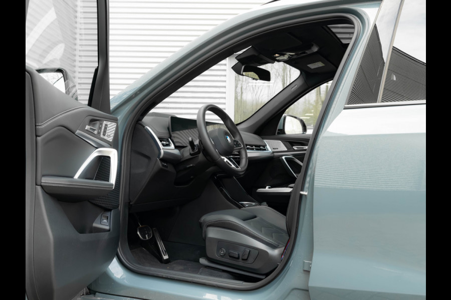 BMW X1 sDrive18i M-Sport Pro - Pano - Massage Zetel - Trekhaak - ACC