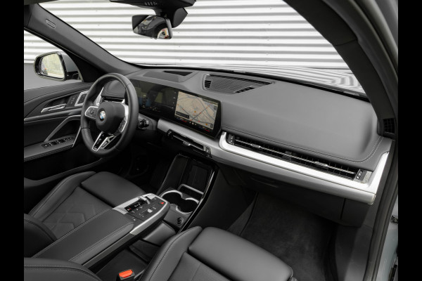 BMW X1 sDrive18i M-Sport Pro - Pano - Massage Zetel - Trekhaak - ACC
