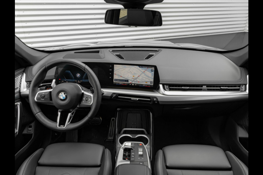 BMW X1 sDrive18i M-Sport Pro - Pano - Massage Zetel - Trekhaak - ACC