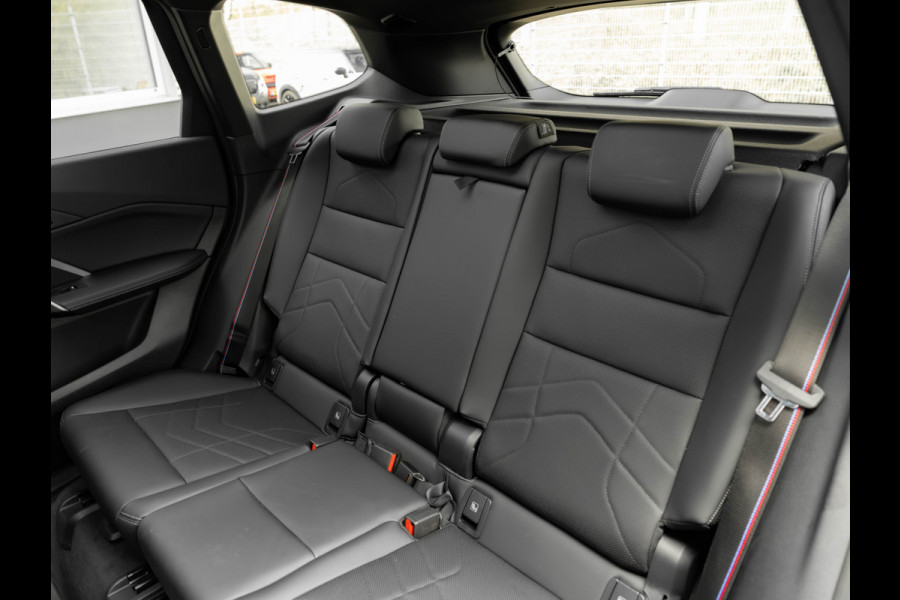 BMW X1 sDrive18i M-Sport Pro - Pano - Massage Zetel - Trekhaak - ACC