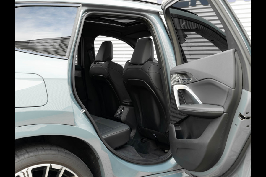BMW X1 sDrive18i M-Sport Pro - Pano - Massage Zetel - Trekhaak - ACC