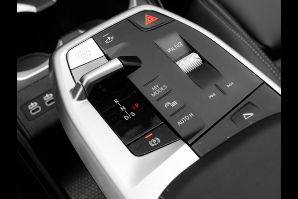 BMW X1 sDrive18i M-Sport Pro - Pano - Massage Zetel - Trekhaak - ACC