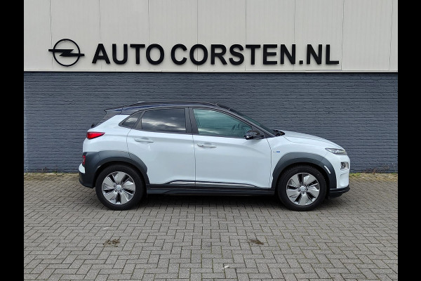 Hyundai Kona EV 64kWh 204pk SOH 100% Leer Premium Schuif-/Kanteldak Warmtepomp Head-Up Display Apple Carplay Android Navi Camera Elektr.Stoel Pdc Subwoofer Bluetooth Dodehoek detector Privacy Glas Rijstrooksensor 1e Eigenaar Origineel Nederlandse Auto Volledig Dealeronderhouden