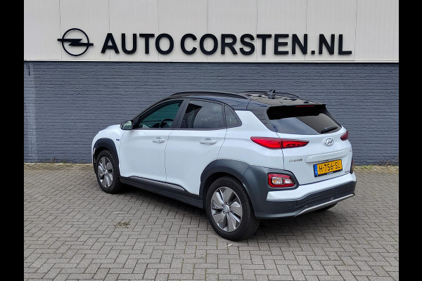 Hyundai Kona EV 64kWh 204pk SOH 100% Leer Premium Schuif-/Kanteldak Warmtepomp Head-Up Display Apple Carplay Android Navi Camera Elektr.Stoel Pdc Subwoofer Bluetooth Dodehoek detector Privacy Glas Rijstrooksensor 1e Eigenaar Origineel Nederlandse Auto Volledig Dealeronderhouden