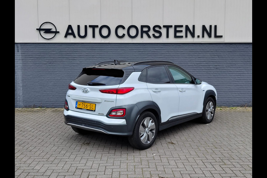 Hyundai Kona EV 64kWh 204pk SOH 100% Leer Premium Schuif-/Kanteldak Warmtepomp Head-Up Display Apple Carplay Android Navi Camera Elektr.Stoel Pdc Subwoofer Bluetooth Dodehoek detector Privacy Glas Rijstrooksensor 1e Eigenaar Origineel Nederlandse Auto Volledig Dealeronderhouden