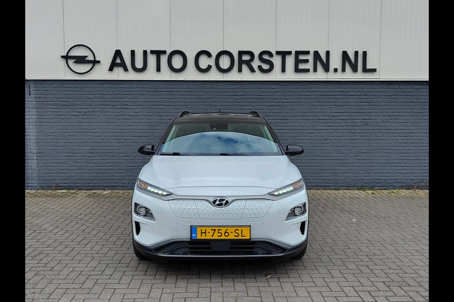 Hyundai Kona EV 64kWh 204pk SOH 100% Leer Premium Schuif-/Kanteldak Warmtepomp Head-Up Display Apple Carplay Android Navi Camera Elektr.Stoel Pdc Subwoofer Bluetooth Dodehoek detector Privacy Glas Rijstrooksensor 1e Eigenaar Origineel Nederlandse Auto Volledig Dealeronderhouden