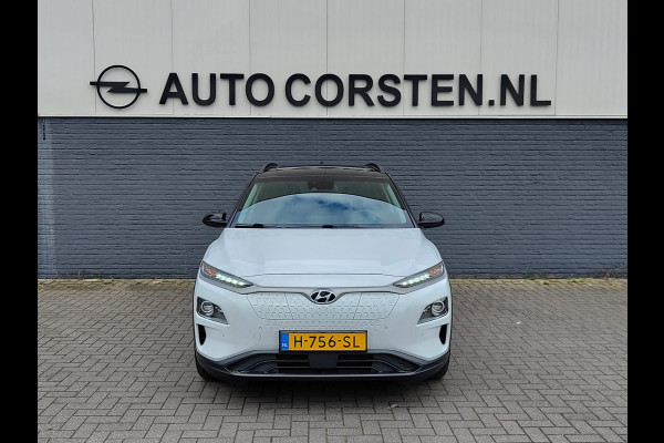 Hyundai Kona EV 64kWh 204pk SOH 100% Leer Premium Schuif-/Kanteldak Warmtepomp Head-Up Display Apple Carplay Android Navi Camera Elektr.Stoel Pdc Subwoofer Bluetooth Dodehoek detector Privacy Glas Rijstrooksensor 1e Eigenaar Origineel Nederlandse Auto Volledig Dealeronderhouden