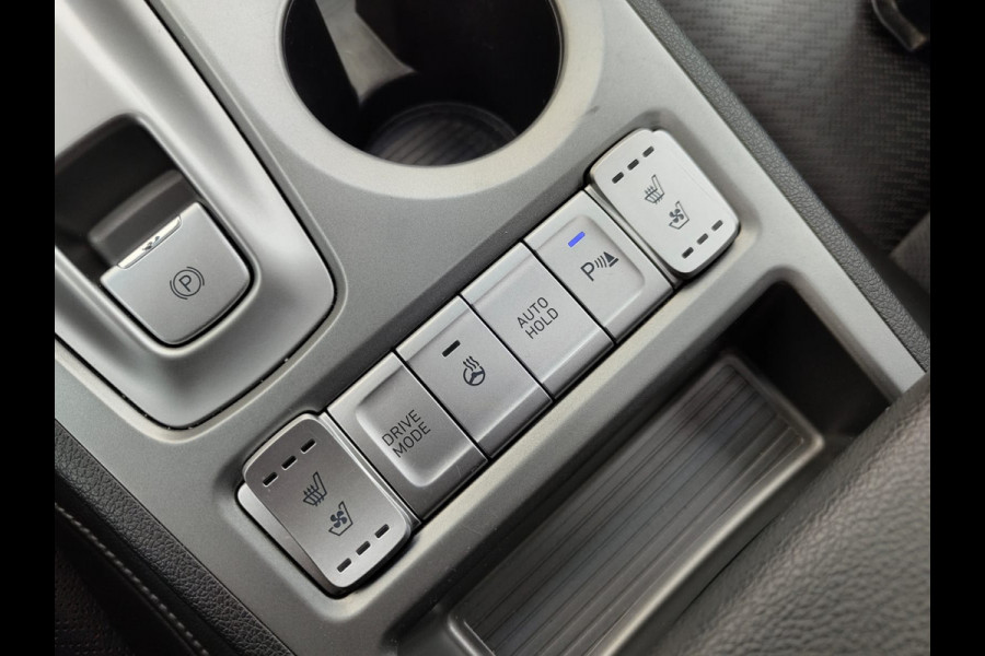 Hyundai Kona EV 64kWh 204pk SOH 100% Leer Premium Schuif-/Kanteldak Warmtepomp Head-Up Display Apple Carplay Android Navi Camera Elektr.Stoel Pdc Subwoofer Bluetooth Dodehoek detector Privacy Glas Rijstrooksensor 1e Eigenaar Origineel Nederlandse Auto Volledig Dealeronderhouden