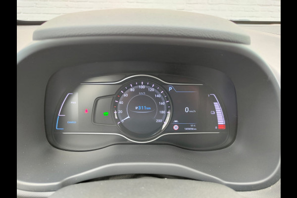 Hyundai Kona EV 64kWh 204pk SOH 100% Leer Premium Schuif-/Kanteldak Warmtepomp Head-Up Display Apple Carplay Android Navi Camera Elektr.Stoel Pdc Subwoofer Bluetooth Dodehoek detector Privacy Glas Rijstrooksensor 1e Eigenaar Origineel Nederlandse Auto Volledig Dealeronderhouden