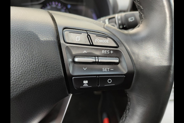 Hyundai Kona EV 64kWh 204pk SOH 100% Leer Premium Schuif-/Kanteldak Warmtepomp Head-Up Display Apple Carplay Android Navi Camera Elektr.Stoel Pdc Subwoofer Bluetooth Dodehoek detector Privacy Glas Rijstrooksensor 1e Eigenaar Origineel Nederlandse Auto Volledig Dealeronderhouden