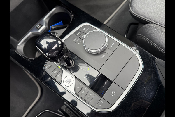 BMW 1-serie 118i Business Edition ** Automaat ** Panodak ** Navigatie ** 17inch