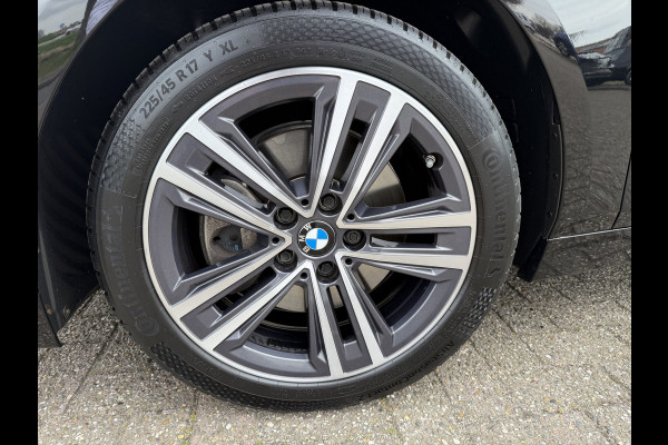 BMW 1-serie 118i Business Edition ** Automaat ** Panodak ** Navigatie ** 17inch