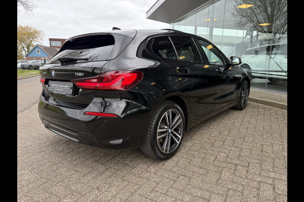BMW 1-serie 118i Business Edition ** Automaat ** Panodak ** Navigatie ** 17inch