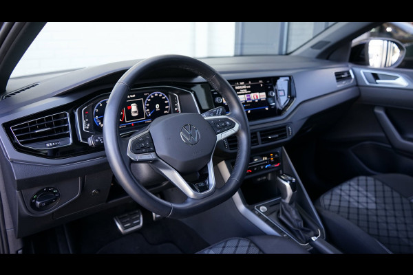 Volkswagen Taigo 1.0 TSI R-Line AUTOMAAT-ACC-CAMERA-DAB-IQ LIGHT-KEYLESS-GROOT NAVIGATIE-PANORAMA-VIRTUEEL