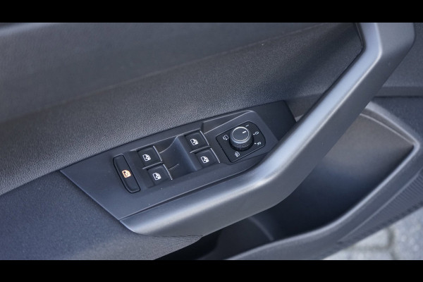 Volkswagen Taigo 1.0 TSI R-Line AUTOMAAT-ACC-CAMERA-DAB-IQ LIGHT-KEYLESS-GROOT NAVIGATIE-PANORAMA-VIRTUEEL