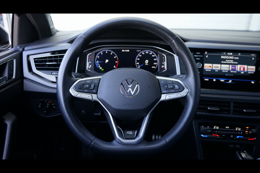 Volkswagen Taigo 1.0 TSI R-Line AUTOMAAT-ACC-CAMERA-DAB-IQ LIGHT-KEYLESS-GROOT NAVIGATIE-PANORAMA-VIRTUEEL