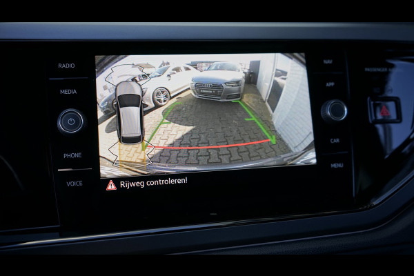 Volkswagen Taigo 1.0 TSI R-Line AUTOMAAT-ACC-CAMERA-DAB-IQ LIGHT-KEYLESS-GROOT NAVIGATIE-PANORAMA-VIRTUEEL