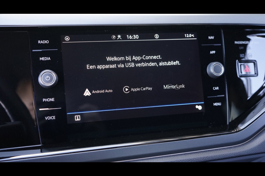 Volkswagen Taigo 1.0 TSI R-Line AUTOMAAT-ACC-CAMERA-DAB-IQ LIGHT-KEYLESS-GROOT NAVIGATIE-PANORAMA-VIRTUEEL