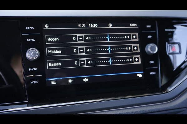 Volkswagen Taigo 1.0 TSI R-Line AUTOMAAT-ACC-CAMERA-DAB-IQ LIGHT-KEYLESS-GROOT NAVIGATIE-PANORAMA-VIRTUEEL