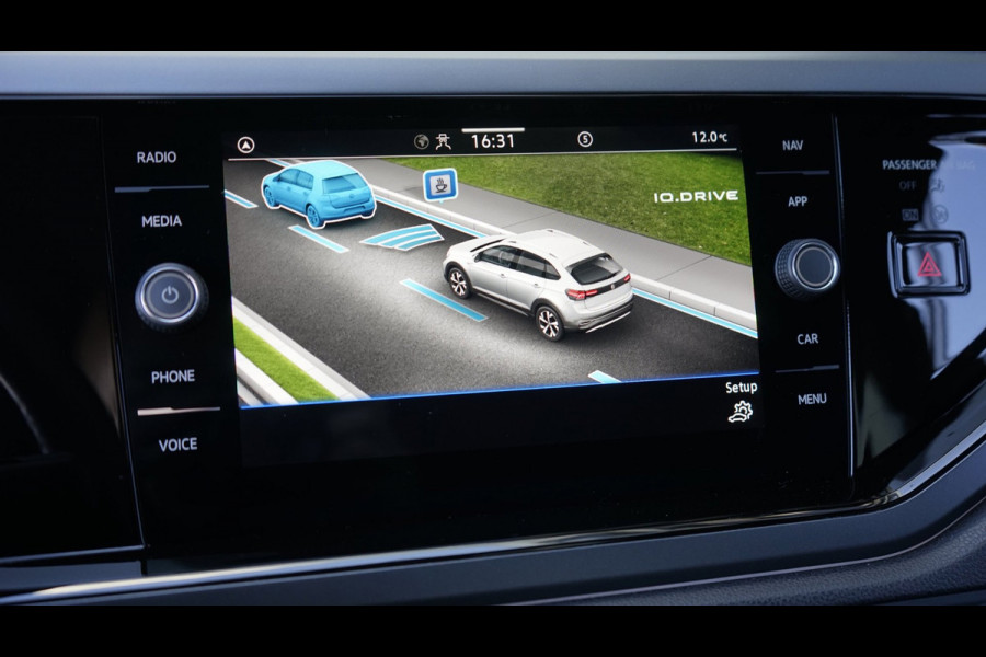 Volkswagen Taigo 1.0 TSI R-Line AUTOMAAT-ACC-CAMERA-DAB-IQ LIGHT-KEYLESS-GROOT NAVIGATIE-PANORAMA-VIRTUEEL