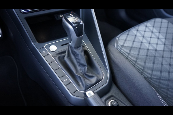 Volkswagen Taigo 1.0 TSI R-Line AUTOMAAT-ACC-CAMERA-DAB-IQ LIGHT-KEYLESS-GROOT NAVIGATIE-PANORAMA-VIRTUEEL