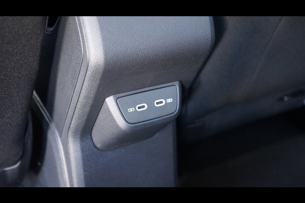 Volkswagen Taigo 1.0 TSI R-Line AUTOMAAT-ACC-CAMERA-DAB-IQ LIGHT-KEYLESS-GROOT NAVIGATIE-PANORAMA-VIRTUEEL