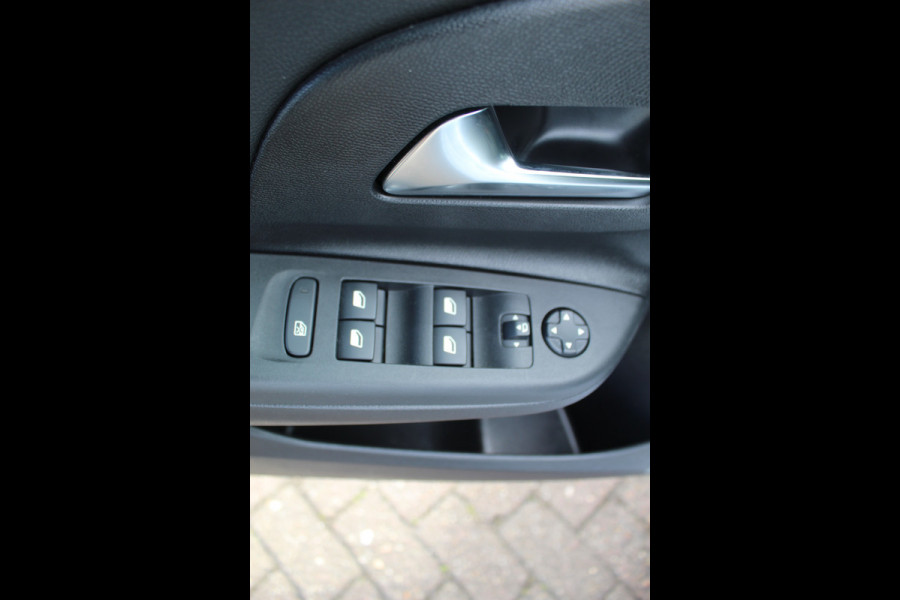 Opel Corsa 1.2-100 pk Turbo GS. Panoramadak, Winterpakket, Cruise Control, Climate Control, Two tone,