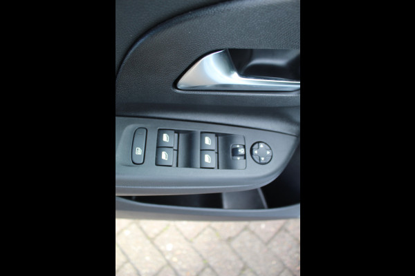 Opel Corsa 1.2-100 pk Turbo GS. Panoramadak, Winterpakket, Cruise Control, Climate Control, Two tone,