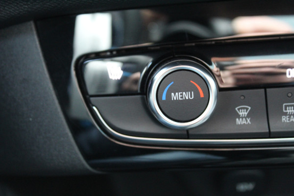 Opel Corsa 1.2-100 pk Turbo GS. Panoramadak, Winterpakket, Cruise Control, Climate Control, Two tone,