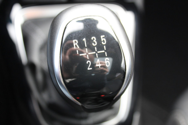 Opel Corsa 1.2-100 pk Turbo GS. Panoramadak, Winterpakket, Cruise Control, Climate Control, Two tone,