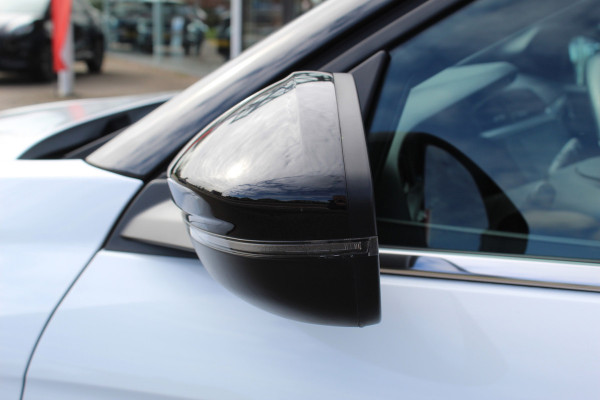 Opel Corsa 1.2-100 pk Turbo GS. Panoramadak, Winterpakket, Cruise Control, Climate Control, Two tone,